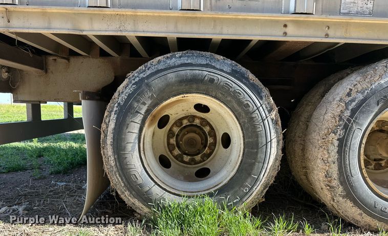 image for item EQ4691 2007 Barrett livestock trailer