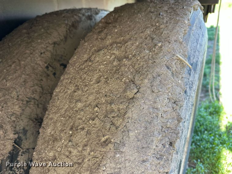 image for item EQ4691 2007 Barrett livestock trailer