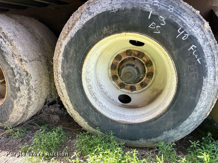 image for item EQ4691 2007 Barrett livestock trailer