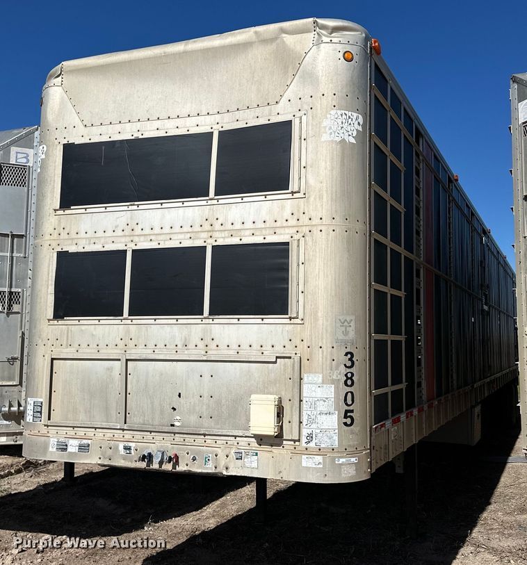 image for item EQ4692 1999 Wilson ISAL-303 livestock trailer