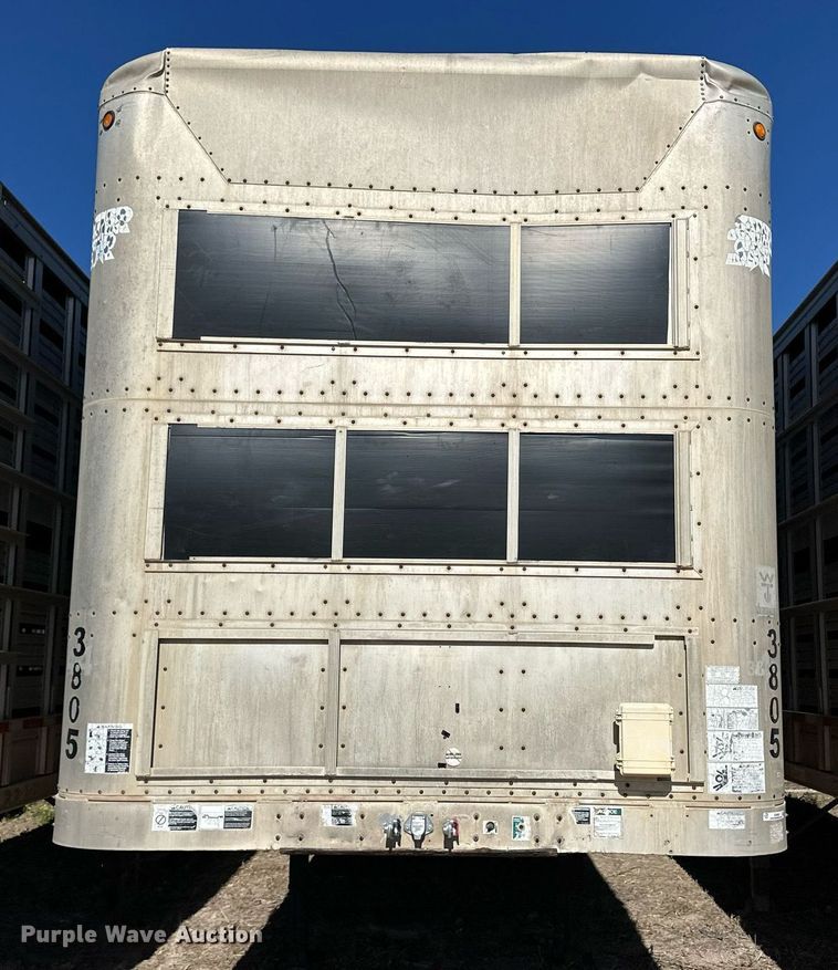 image for item EQ4692 1999 Wilson ISAL-303 livestock trailer