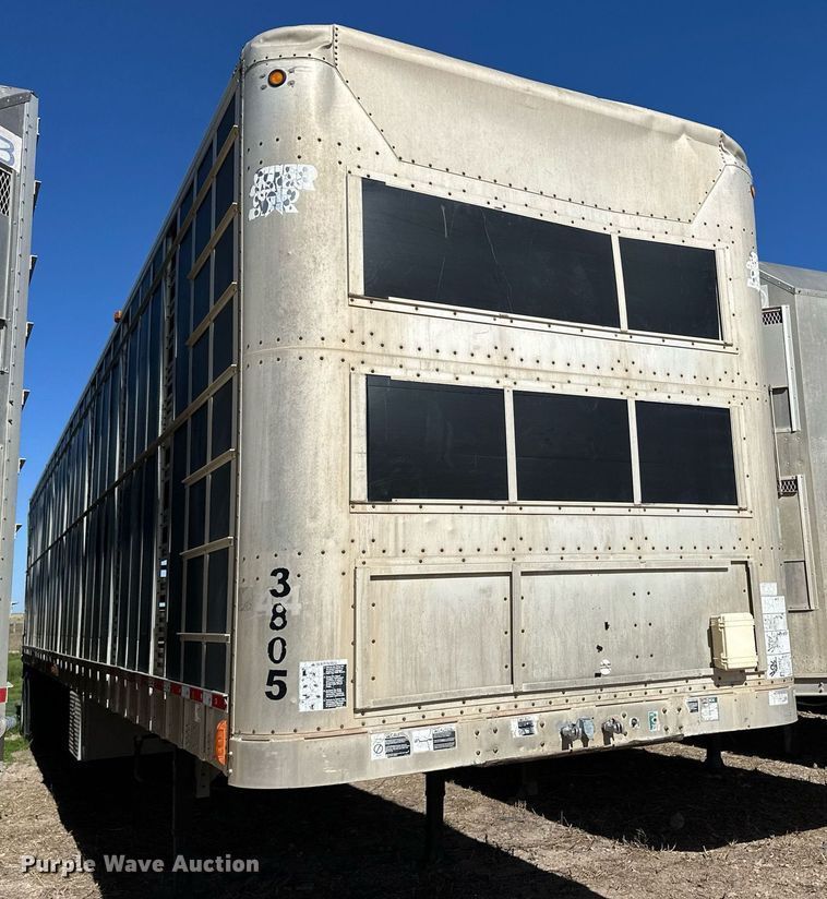 image for item EQ4692 1999 Wilson ISAL-303 livestock trailer