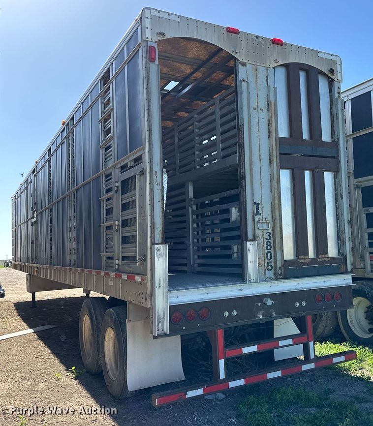 image for item EQ4692 1999 Wilson ISAL-303 livestock trailer
