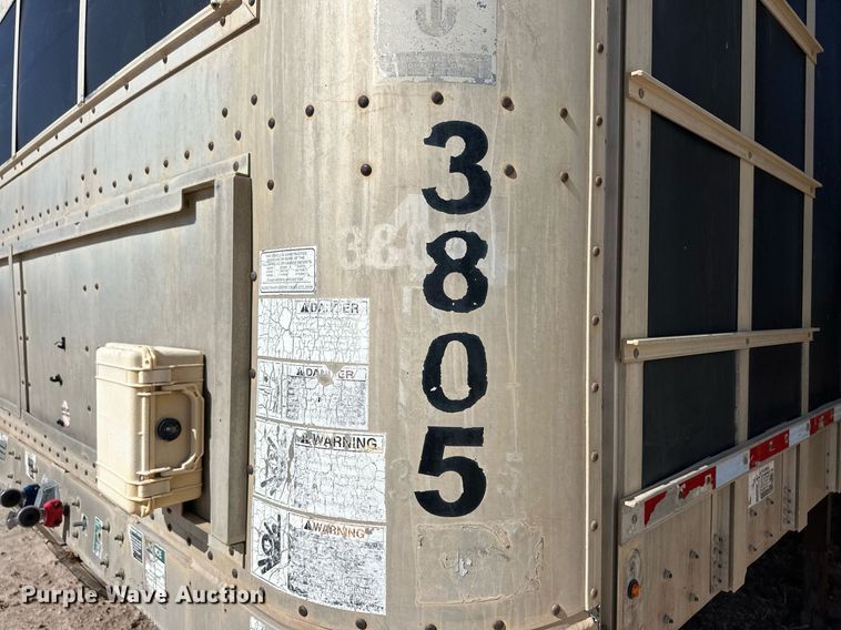 image for item EQ4692 1999 Wilson ISAL-303 livestock trailer