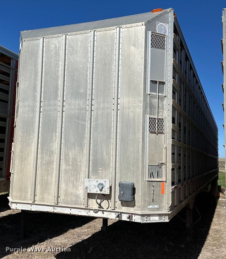 image for item EQ4693 2006 Barrett livestock trailer