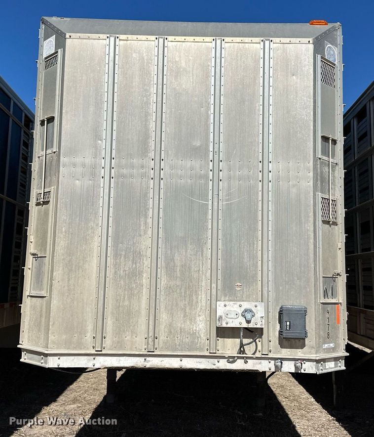 image for item EQ4693 2006 Barrett livestock trailer