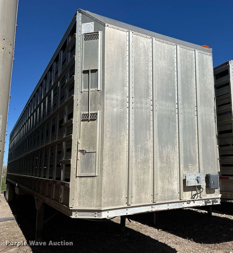 image for item EQ4693 2006 Barrett livestock trailer