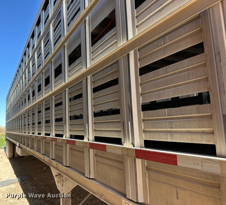 image for item EQ4693 2006 Barrett livestock trailer