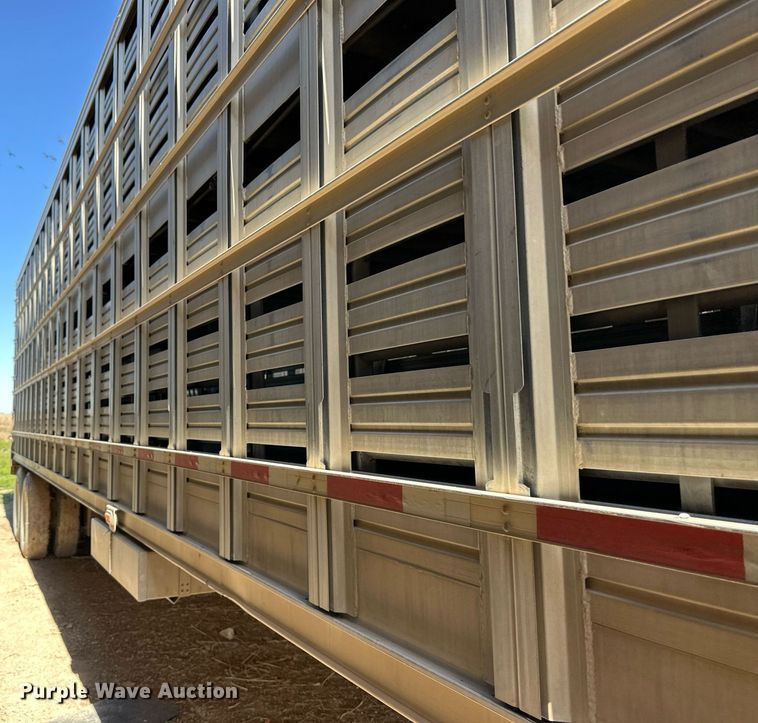 image for item EQ4693 2006 Barrett livestock trailer