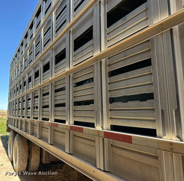 image for item EQ4693 2006 Barrett livestock trailer