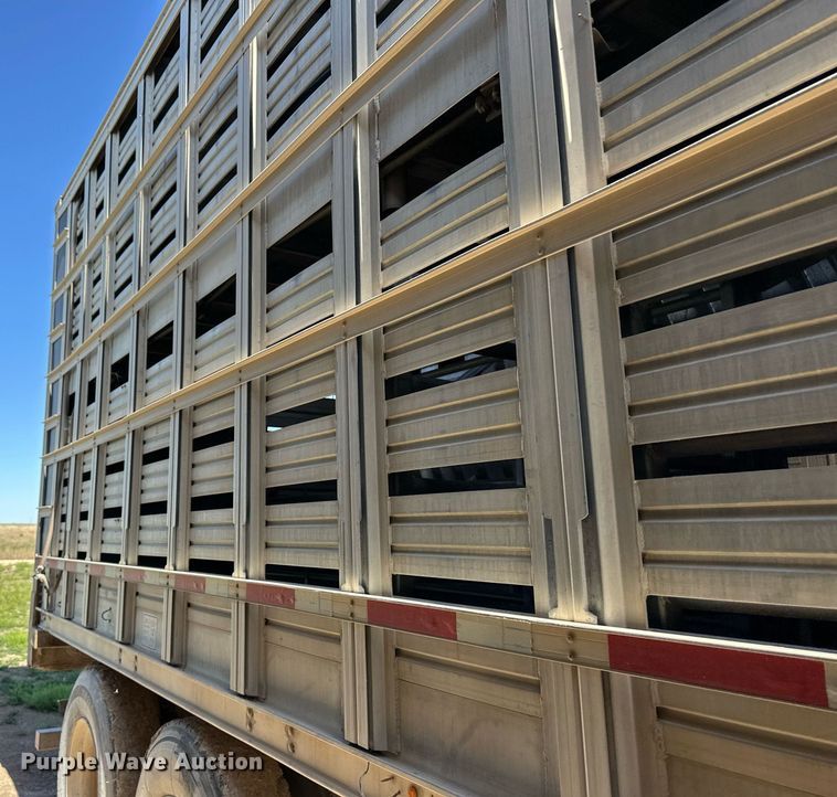 image for item EQ4693 2006 Barrett livestock trailer