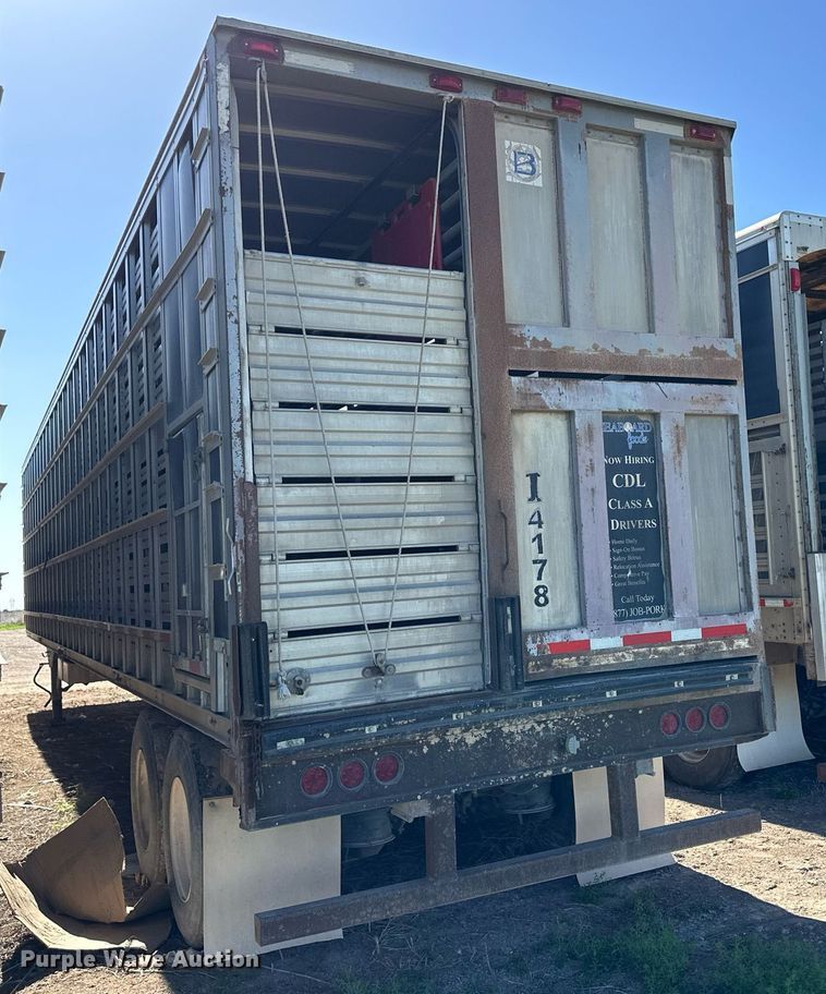 image for item EQ4693 2006 Barrett livestock trailer