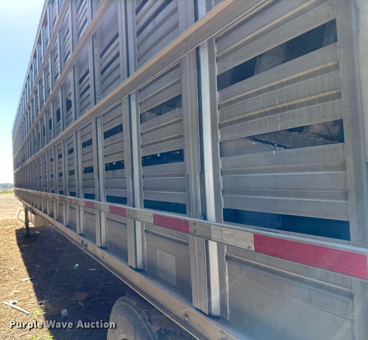 image for item EQ4693 2006 Barrett livestock trailer