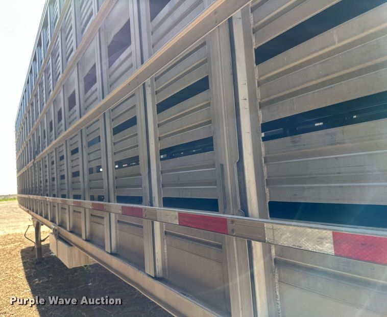 image for item EQ4693 2006 Barrett livestock trailer