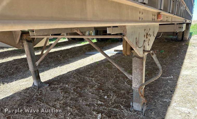 image for item EQ4693 2006 Barrett livestock trailer