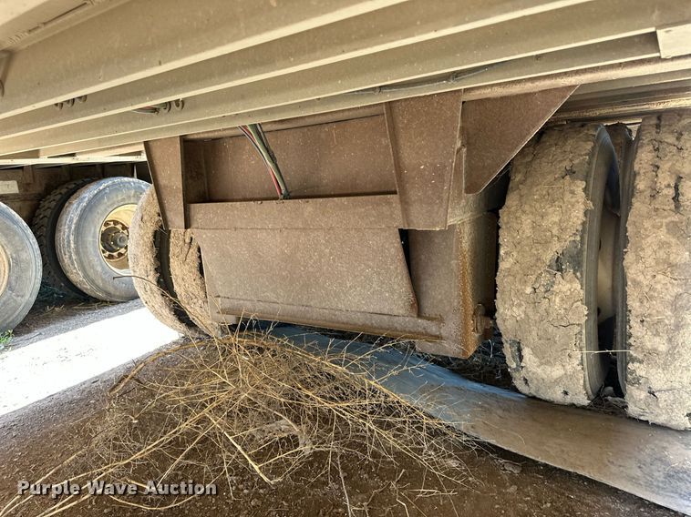 image for item EQ4693 2006 Barrett livestock trailer