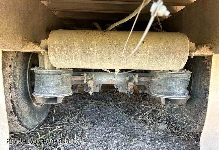 image for item EQ4693 2006 Barrett livestock trailer