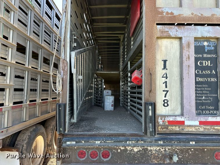 image for item EQ4693 2006 Barrett livestock trailer