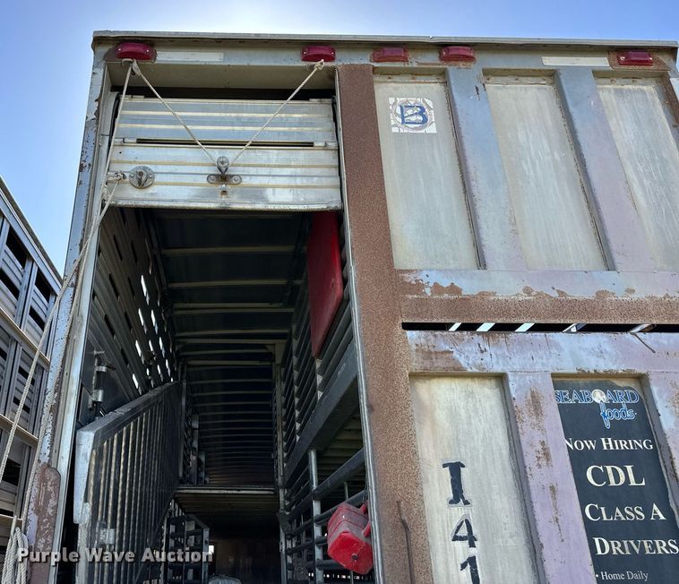 image for item EQ4693 2006 Barrett livestock trailer