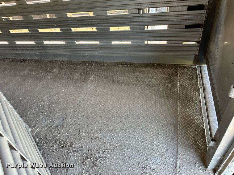 image for item EQ4693 2006 Barrett livestock trailer