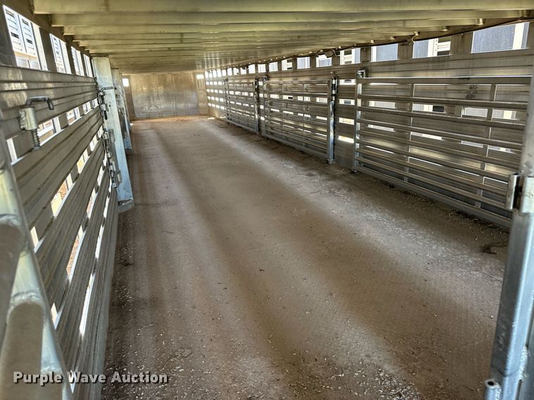 image for item EQ4693 2006 Barrett livestock trailer