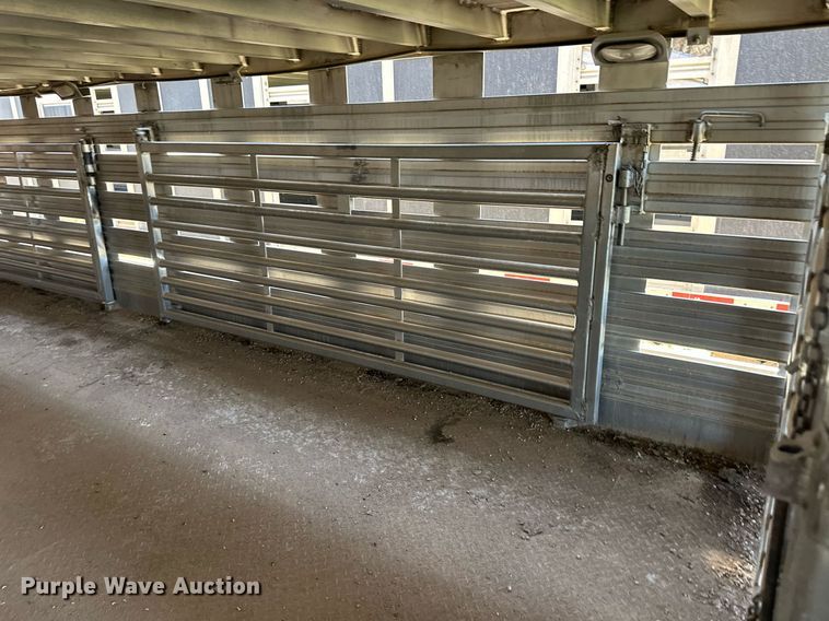 image for item EQ4693 2006 Barrett livestock trailer