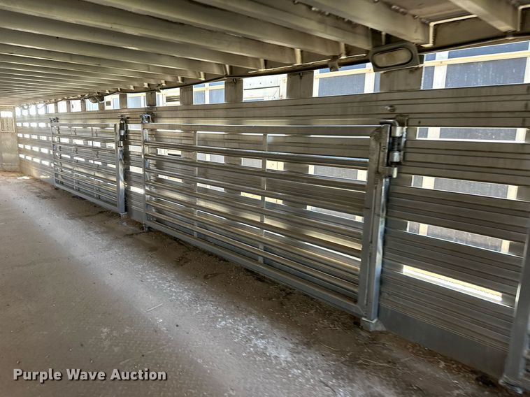 image for item EQ4693 2006 Barrett livestock trailer