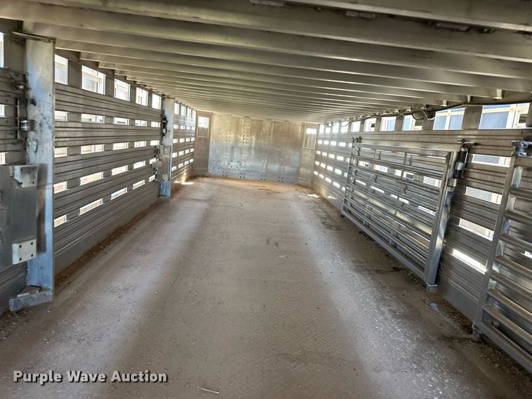 image for item EQ4693 2006 Barrett livestock trailer