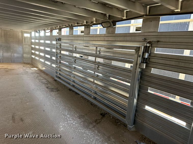 image for item EQ4693 2006 Barrett livestock trailer