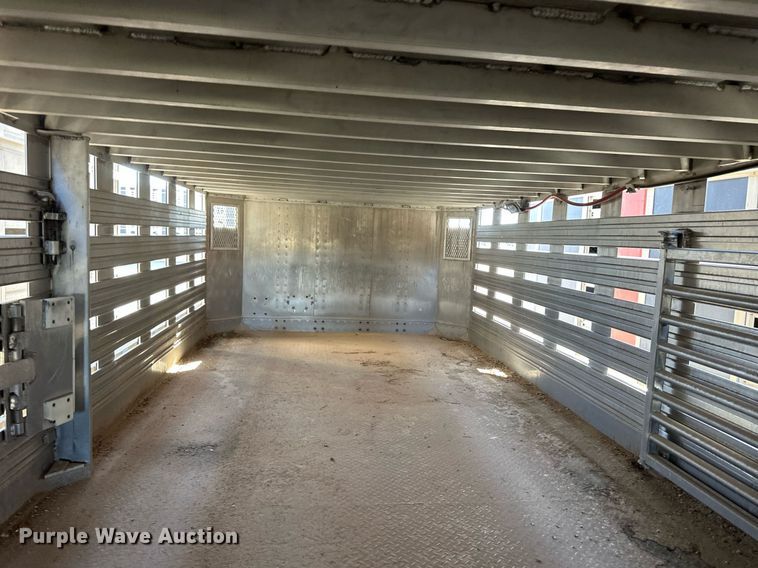 image for item EQ4693 2006 Barrett livestock trailer