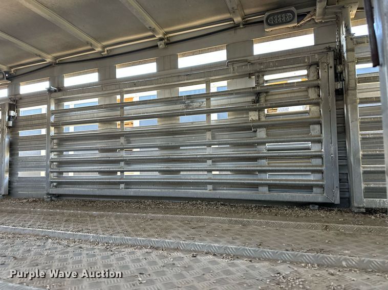 image for item EQ4693 2006 Barrett livestock trailer