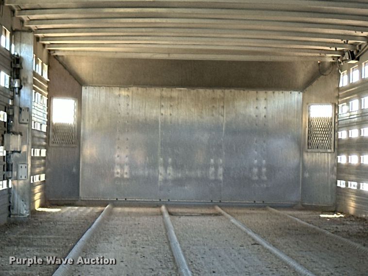 image for item EQ4693 2006 Barrett livestock trailer