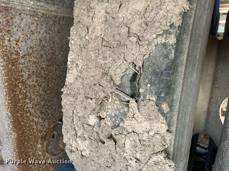 image for item EQ4693 2006 Barrett livestock trailer