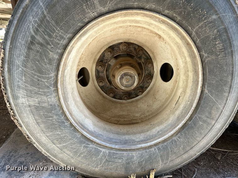 image for item EQ4693 2006 Barrett livestock trailer