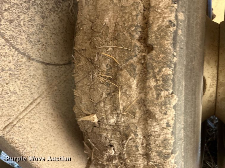 image for item EQ4693 2006 Barrett livestock trailer