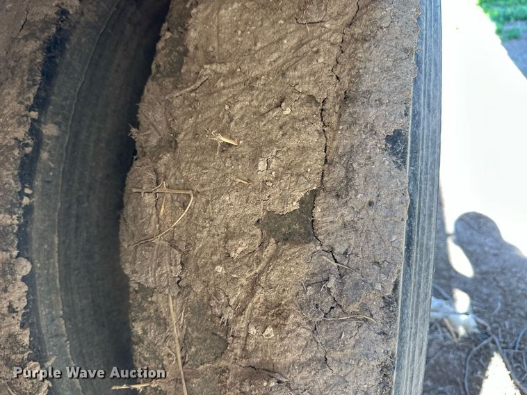 image for item EQ4693 2006 Barrett livestock trailer