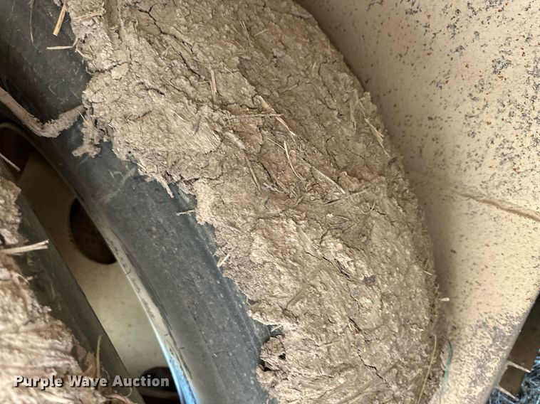 image for item EQ4693 2006 Barrett livestock trailer