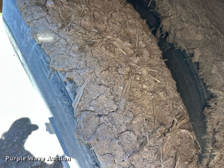 image for item EQ4693 2006 Barrett livestock trailer