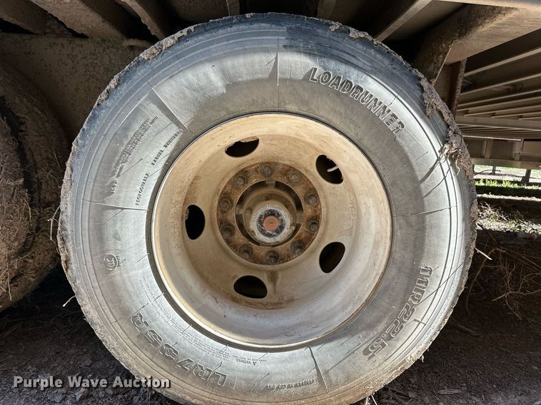 image for item EQ4693 2006 Barrett livestock trailer