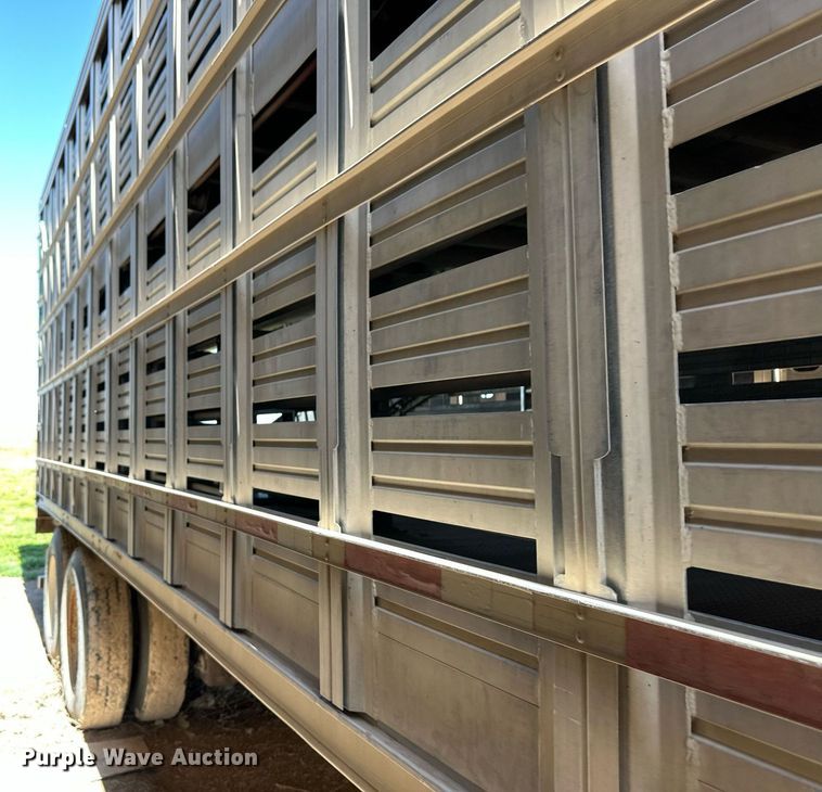 image for item EQ4694 2007 Barrett livestock trailer