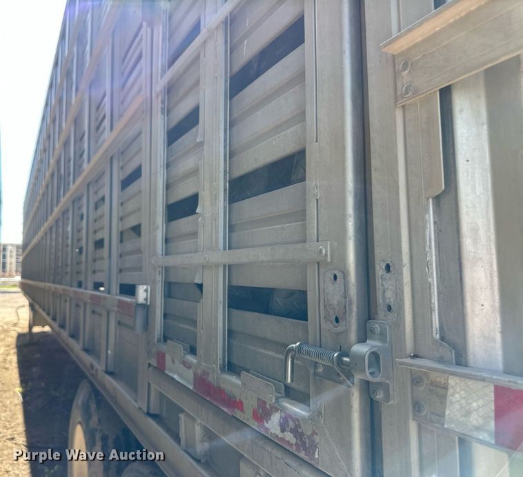 image for item EQ4694 2007 Barrett livestock trailer