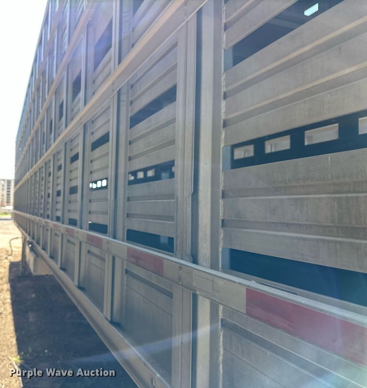 image for item EQ4694 2007 Barrett livestock trailer