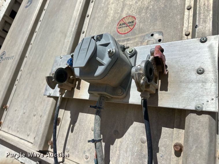 image for item EQ4694 2007 Barrett livestock trailer