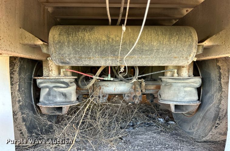 image for item EQ4694 2007 Barrett livestock trailer