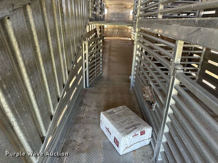 image for item EQ4694 2007 Barrett livestock trailer