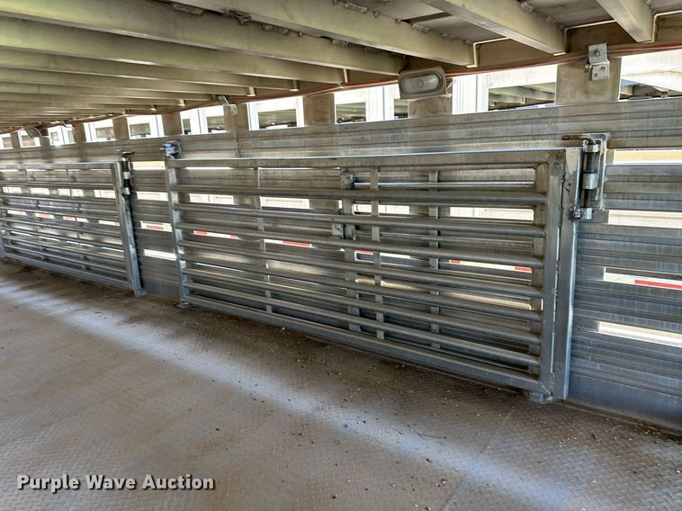 image for item EQ4694 2007 Barrett livestock trailer