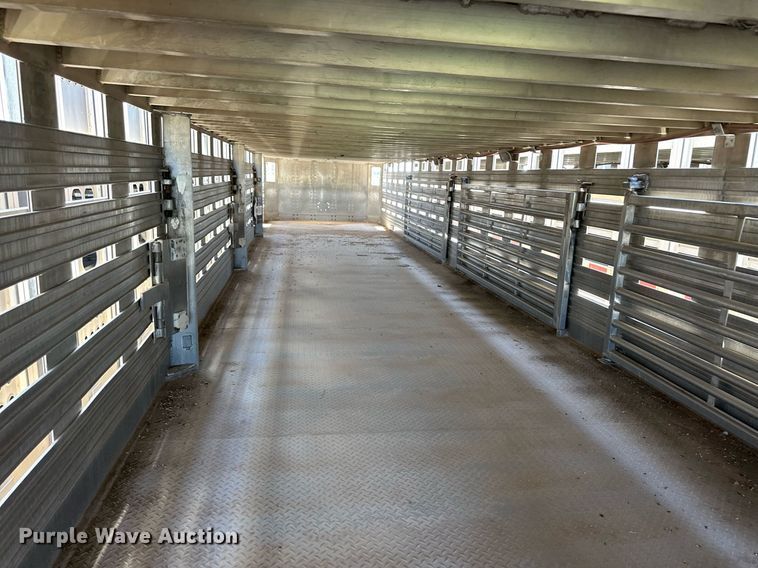 image for item EQ4694 2007 Barrett livestock trailer