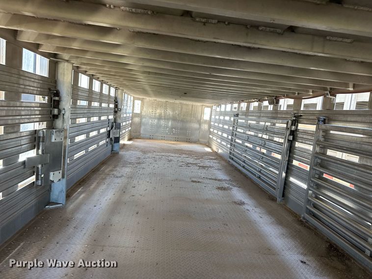 image for item EQ4694 2007 Barrett livestock trailer