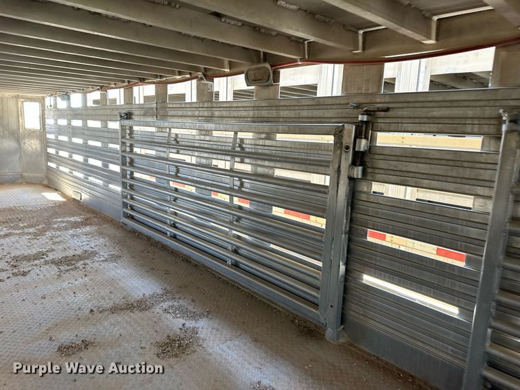 image for item EQ4694 2007 Barrett livestock trailer