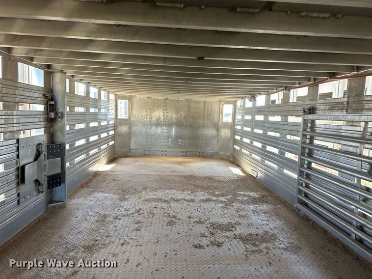 image for item EQ4694 2007 Barrett livestock trailer